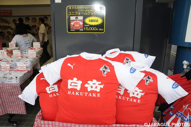 5個限定で特製のユニフォームクッションを販売！【明治安田Ｊ２ 第24節 熊本vs徳島】