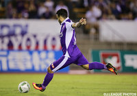 ゴール左隅へ決勝PKを決めたエスクデロ 競飛王（京都）【明治安田Ｊ２ 第24節 京都vs讃岐】