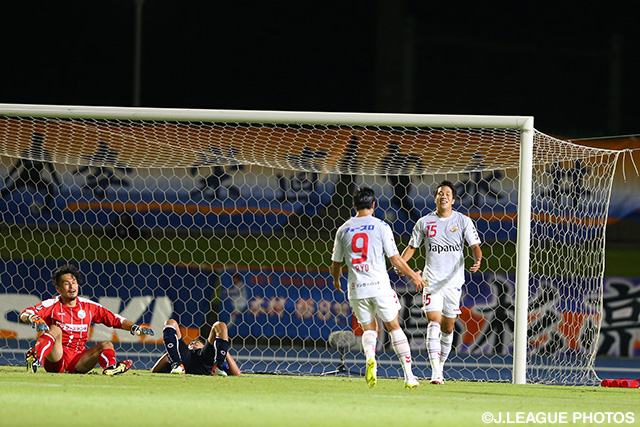 75分に貴重な追加点を決めた岸田 翔平（長崎）【明治安田Ｊ２ 第24節 水戸vs長崎】