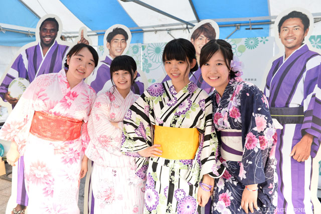 浴衣姿がまぶしい広島の女子サポーター【明治安田Ｊ１ 2nd 第5節 広島vs神戸】