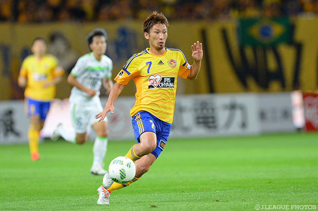 ポスト直撃の惜しいシュートを放った奥埜 博亮（仙台）【明治安田Ｊ１ 2nd 第5節 仙台vs湘南】