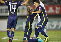 ピーター ウタカの今季15点目で前半終了間際に先制した広島【明治安田Ｊ１ 2nd 第5節 広島vs神戸】