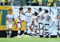 豪快に右足を振り抜きリーグ戦初得点を決めた川口 尚紀（清水）【明治安田Ｊ２ 第25節 千葉vs清水】