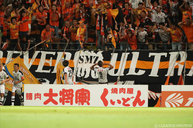 後半アディショナルタイムにこの試合2点目となる劇的な決勝ゴールを決めた鄭 大世（清水）【明治安田Ｊ２ 第25節 千葉vs清水】