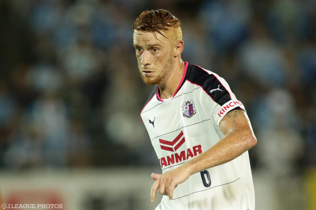 混戦からソウザが強引に決めて1点を返したＣ大阪【明治安田Ｊ２ 第25節 讃岐vsＣ大阪】