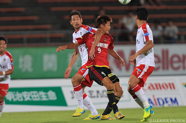 交代出場で果敢にゴールを狙った安 柄俊（金沢）【明治安田Ｊ２ 第25節 金沢vs熊本】