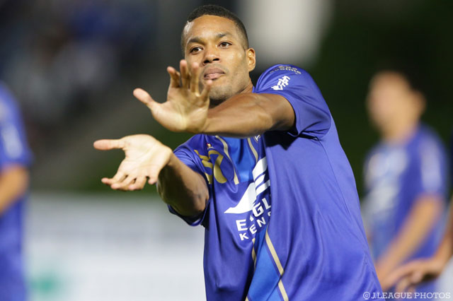 CKから豪快なヘディングシュートでゴールを決めたカルフィン ヨン ア　ピン（町田）【明治安田Ｊ２ 第25節 町田vs水戸】