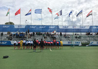 初戦はドイツのチーム相手に清水（柏）のゴールで1-0で辛勝。フィジカルが強く苦戦しましたが、選手全員が体を張って勝利を勝ち取りました。【2016 Gothia Cup Ｊリーグ選抜 vs Eimsbutteler TV】