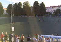 準決勝は大会メイン会場ではなかったにもかかわらず、日本とインドネシアのサッカーを観に、多くのお客さんが会場におとずれました。【2016 Gothia Cup Ｕ－１４ Ｊリーグ選抜 vs ASIOP Apacinti】