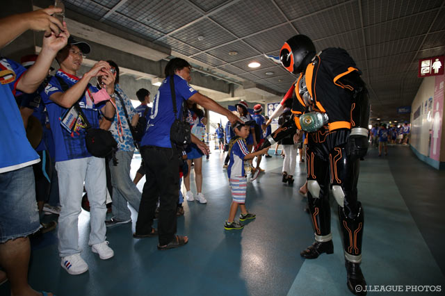 日産スタジアムに仮面ライダーゴーストが登場！【明治安田Ｊ１ 2nd 第6節 横浜FMvs名古屋】