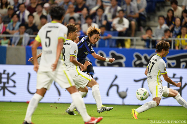 積極的にシュートを放った倉田 秋（Ｇ大阪）【明治安田Ｊ１ 2nd 第6節 Ｇ大阪vs広島】