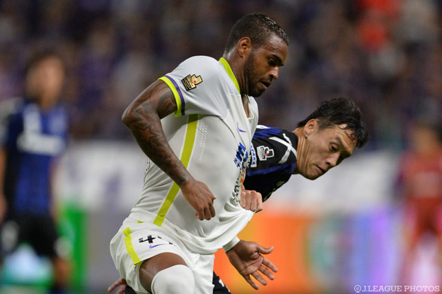 加入後初出場を果たし、積極的にシュートを放ったアンデルソン ロペス（広島）【明治安田Ｊ１ 2nd 第6節 Ｇ大阪vs広島】