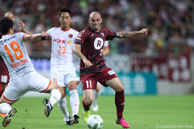 惜しいシュートを放ったレアンドロ（神戸）【明治安田Ｊ１ 2nd 第6節 神戸vs大宮】