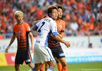 内野 貴志（長野）と対峙する脇本 晃成（富山）【明治安田Ｊ３ 第19節 長野vs富山】