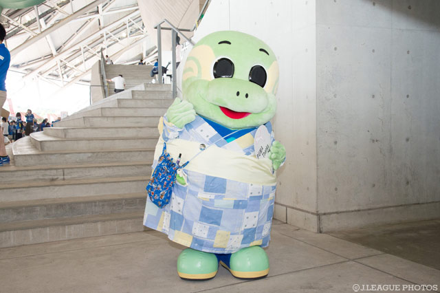  涼しげな浴衣を着たニータン【明治安田Ｊ３ 第19節 大分vs栃木】 