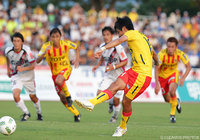 4試合連続ゴールとなる同点PKを決めた池元 友樹（北九州）【明治安田Ｊ２ 第26節 北九州vs岡山】