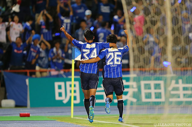 先制の1分後に追加点を決めた平松 宗（水戸/左）【明治安田Ｊ２ 第26節 水戸vs金沢】