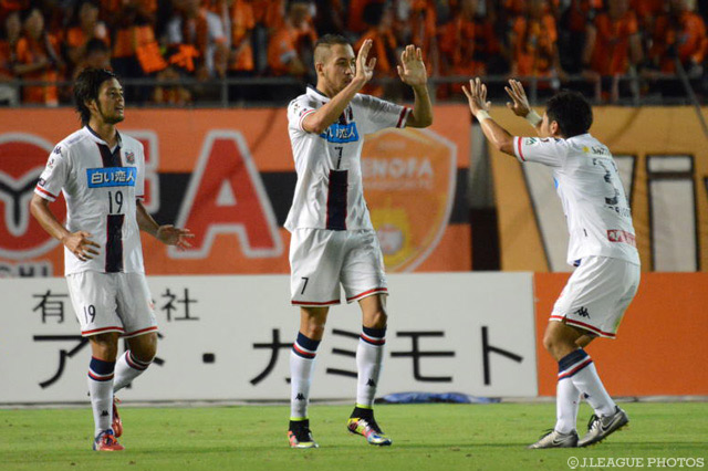 追加点を挙げ、2点差としたジュリーニョ（札幌）【明治安田Ｊ２ 第26節 山口vs札幌】