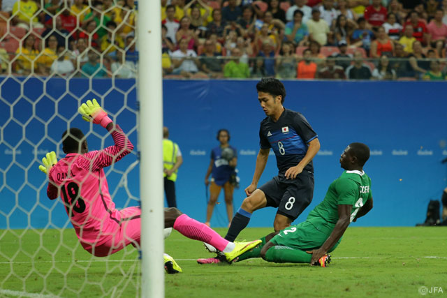 開始早々、こぼれ球に反応しゴールに迫る大島 僚太（川崎Ｆ）【リオ五輪 グループステージ 第1節 U-23ナイジェリアvsU-23日本】
