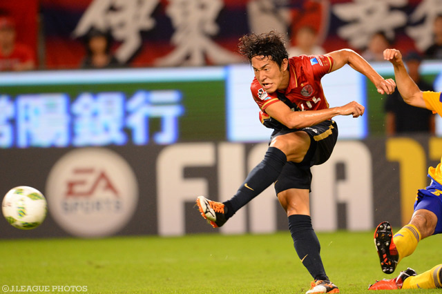 両チーム最多のシュートを放った金崎 夢生（鹿島） 【明治安田Ｊ１ 2nd 第7節 鹿島vs仙台】