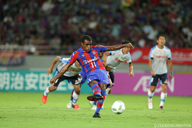 同点のPKを決めたムリキ（FC東京）【明治安田Ｊ１ 2nd 第7節 FC東京vs磐田】