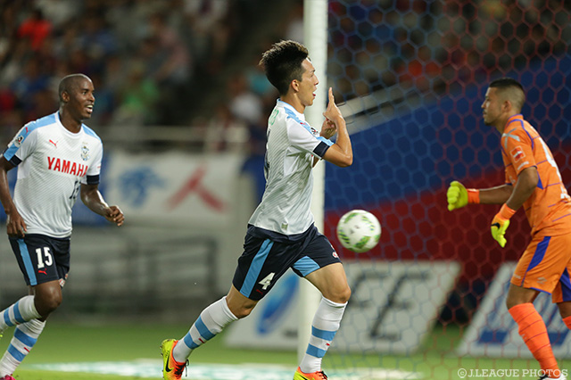 技ありの勝越しミドルを決めた小林 祐希（磐田）【明治安田Ｊ１ 2nd 第7節 FC東京vs磐田】