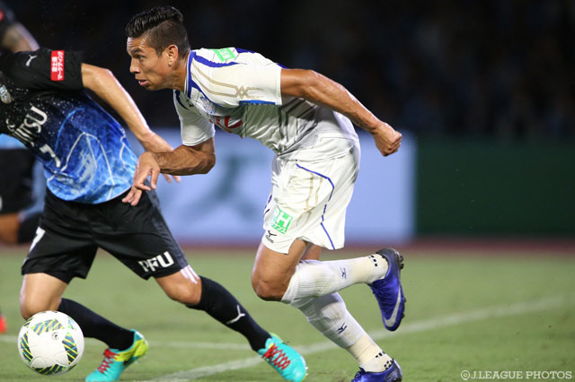 チーム最多4本のシュートを放ち獅子奮闘の活躍を見せたドゥドゥ（甲府）【明治安田Ｊ１ 2nd 第7節 川崎Ｆvs甲府】