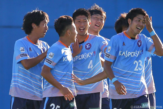 今季初得点となる先制点を押し込んだ松田 康佑（YS横浜 #4）【明治安田Ｊ３ 第20節 YS横浜vs相模原】