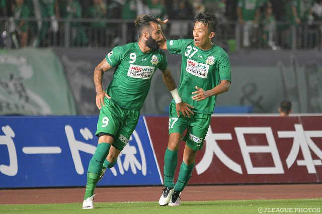 起死回生の同点ゴールを決めたエヴァンドロ（岐阜）【明治安田Ｊ２ 第27節 岐阜vs讃岐】