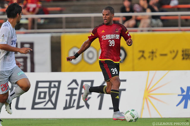 加入後初出場初先発を果たしたダビ（金沢）【明治安田Ｊ２ 第27節 金沢vs北九州】