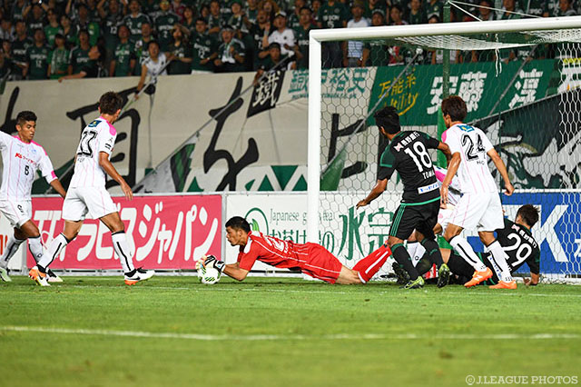 ゴールを死守し、2試合連続無失点に抑えた笠原 昂史（水戸）【明治安田Ｊ２ 第27節 松本vs水戸】