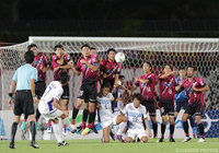 直接FKでゴールを狙う木村 祐志（徳島）【明治安田Ｊ２ 第27節 岡山vs徳島】