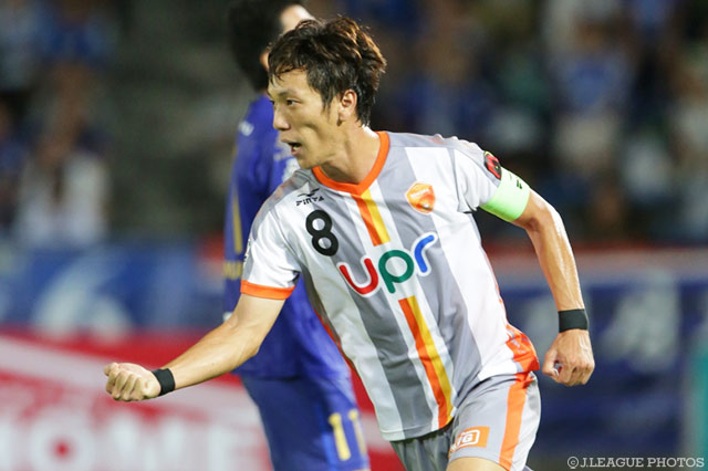 前半アディショナルタイムに2点を奪い、同点とした島屋 八徳（山口）【明治安田Ｊ２ 第27節 町田vs山口】