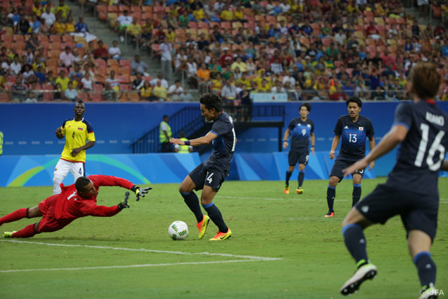 シュートのこぼれ球に詰める井手口 陽介（Ｇ大阪）【リオ五輪 グループステージ 第2節 U-23日本vsU-23コロンビア】