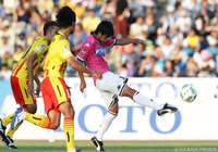 一瞬の隙を突くロングシュートで先制点を決めた町田 也真人（千葉）【明治安田Ｊ２ 第28節 北九州vs千葉】