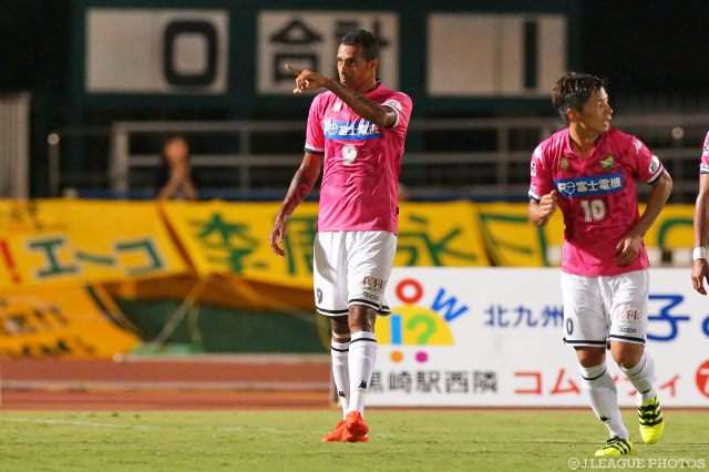 試合を決定づける追加点を奪ったエウトン（千葉）【明治安田Ｊ２ 第28節 北九州vs千葉】