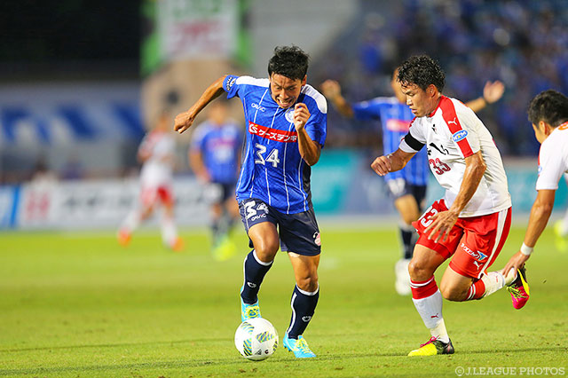 鋭いシュートで果敢にゴールを狙った平松 宗（水戸）【明治安田Ｊ２ 第28節 水戸vs熊本】