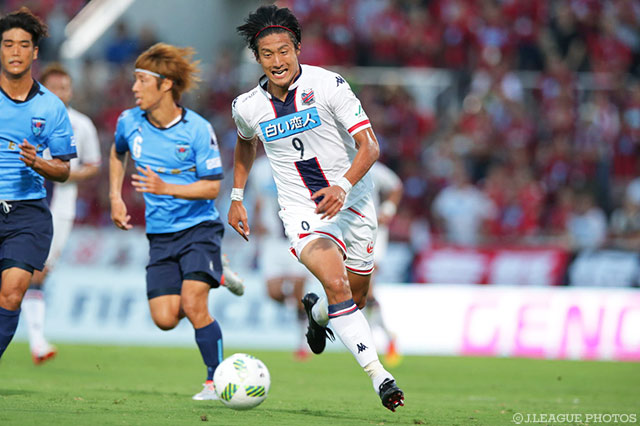 果敢に3試合連続ゴールを狙った都倉 賢（札幌）【明治安田Ｊ２ 第28節 横浜FCvs札幌】