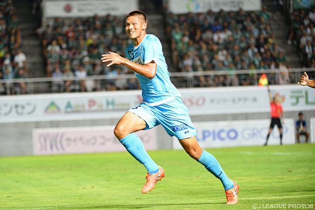 90分にチームを救う同点ヘッドを押し込んだ瀧谷 亮（岐阜）【明治安田Ｊ２ 第28節 松本vs岐阜】