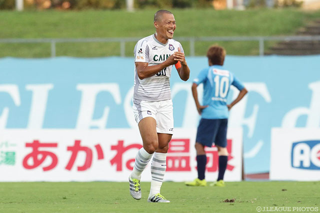 意表を突くロングシュートでリードを2点に広げた松下 裕樹（群馬）【明治安田Ｊ２ 第28節 讃岐vs群馬】