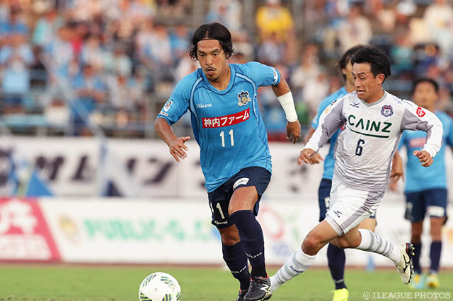 鋭いミドルシュートで1点を返した馬場 賢治（讃岐）【明治安田Ｊ２ 第28節 讃岐vs群馬】
