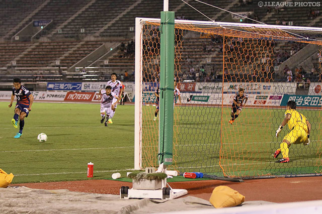 交代出場の阪野 豊史がPKを決め、同点に追い付いた愛媛【明治安田Ｊ２ 第28節 愛媛vs岡山】