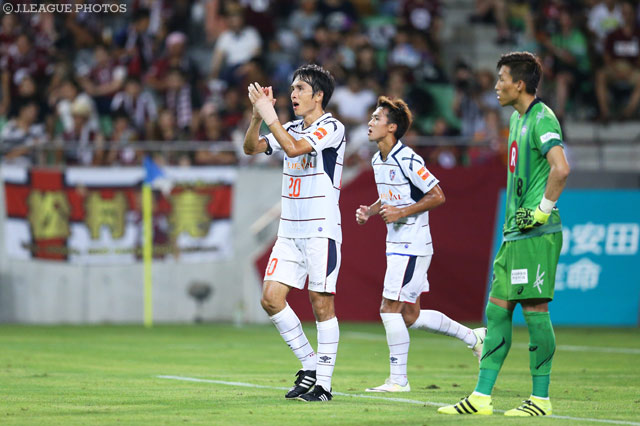 左からのクロスを流し込みＪ１通算150点目のゴールを決めた前田 遼一（FC東京）【明治安田Ｊ１ 2nd 第8節 神戸vsFC東京】