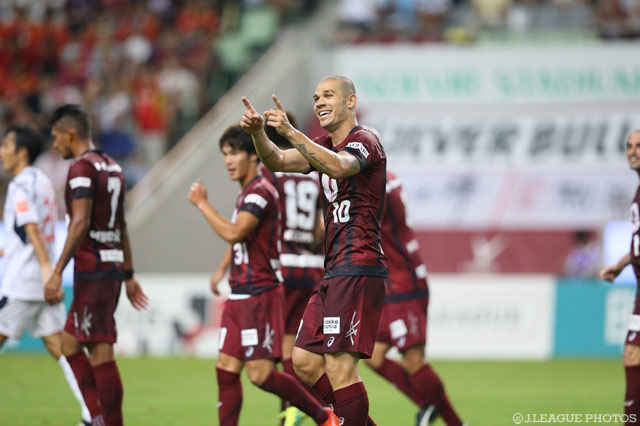 クロスを頭で合わせ、逆転ゴールを決めたニウトン（神戸）【明治安田Ｊ１ 2nd 第8節 神戸vsFC東京】