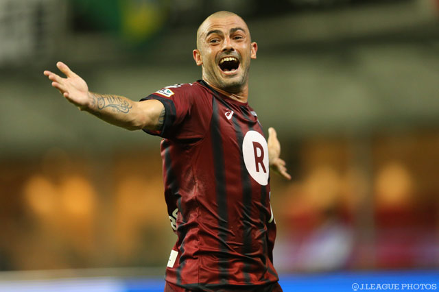 クロスを頭で逆サイドに流し込み、追加点を挙げたレアンドロ（神戸）【明治安田Ｊ１ 2nd 第8節 神戸vsFC東京】