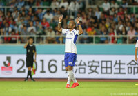 華麗なターンから先制ゴールを決めたアデミウソン（Ｇ大阪）【明治安田Ｊ１ 2nd 第8節 磐田vsＧ大阪】