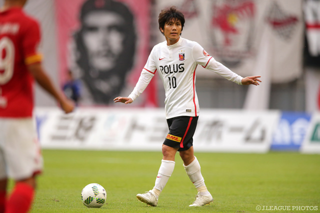 前半に多彩なパスを見せた柏木 陽介（浦和）はハーフタイムで交代となった 【明治安田Ｊ１ 2nd 第8節 名古屋vs浦和】