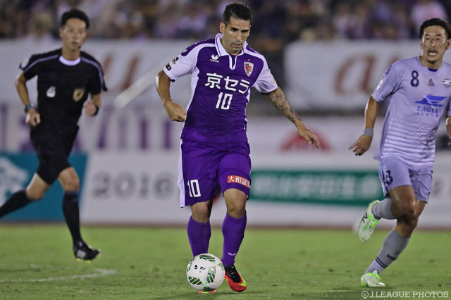  豪快なボレーシュートを放ったエスクデロ 競飛王（京都）【明治安田Ｊ２ 第29節 京都vs町田】