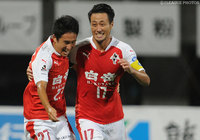 今季初ゴールを含む2ゴールを決めたキャプテンの岡本 賢明（熊本）【明治安田Ｊ２ 第29節 熊本vs千葉】