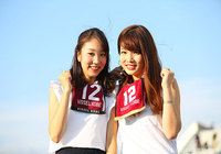 神戸を応援する女子二人組。控えめにガッツポーズ！【明治安田Ｊ１ 2nd 第9節 Ｇ大阪vs神戸】